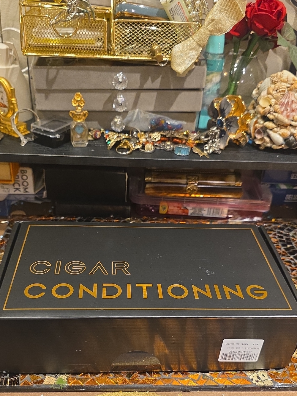 Cigar Conditioning Box - Black & Gold Elegant Storage